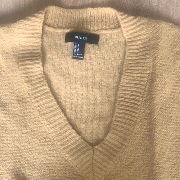 Forever 21 camel v neck sweater like new size M - Picture 3 of 7